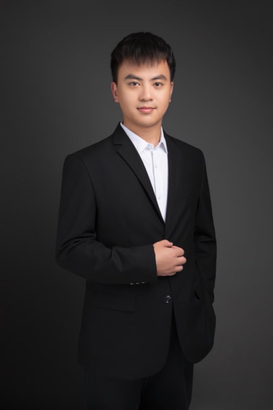 李成龙