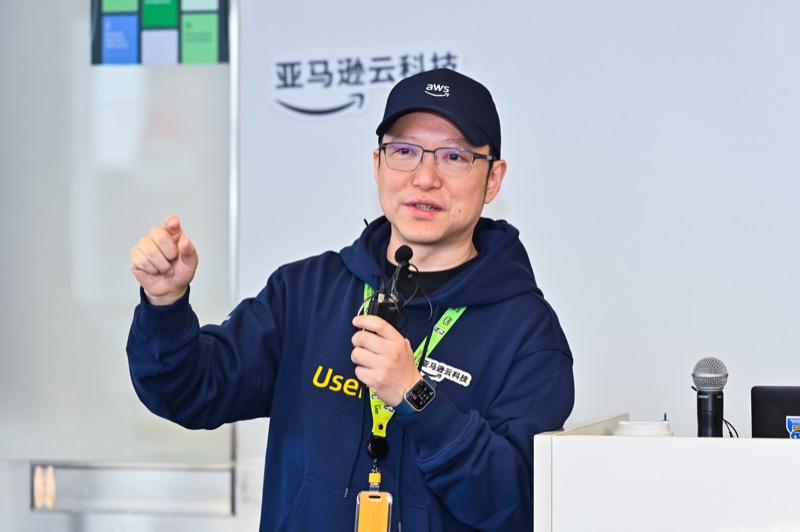Haowen Huang 黄浩文